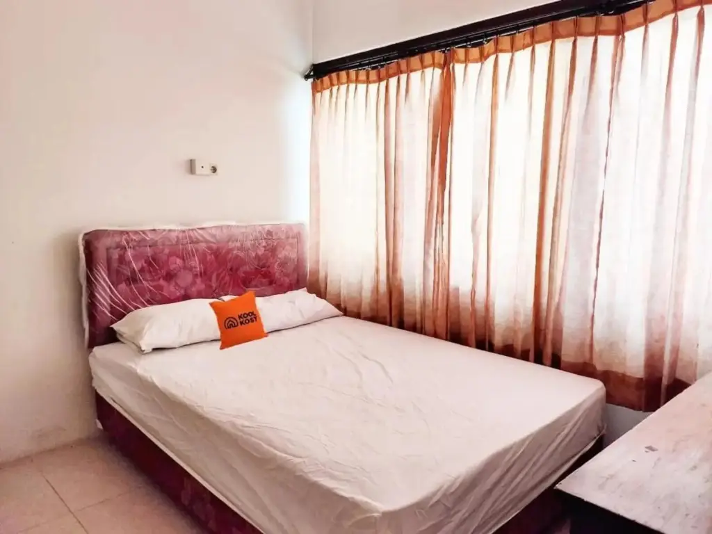 Сурабая: KoolKost @ Wiyung (Minimum Stay 30 Nights)