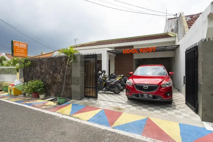 Сурабая: KoolKost near RSAL Surabaya