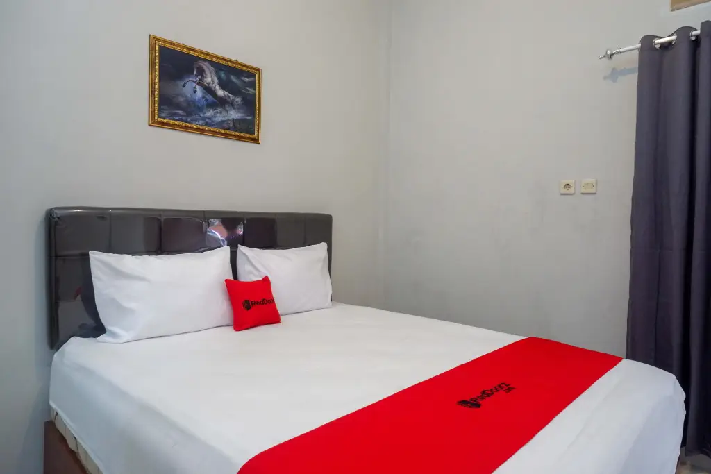 Сукохарджо: RedDoorz near Patung Kuda Solo Baru