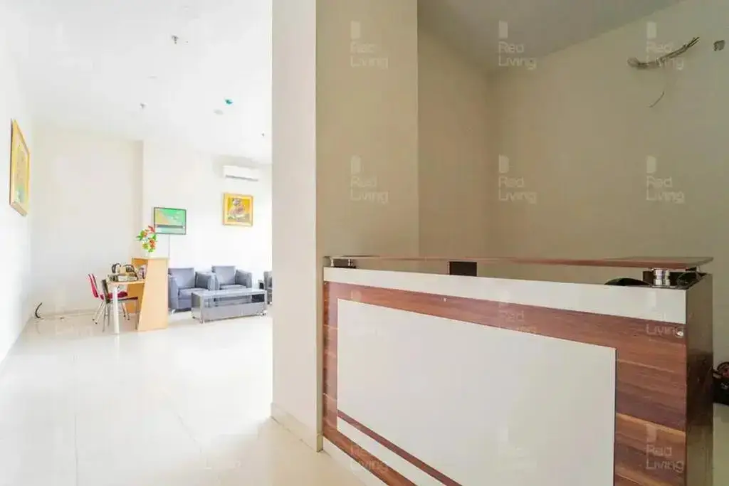 Депок: RedLiving Apartemen Green Lake View Cimanggis - WIN Property