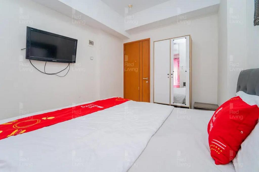 Депок: RedLiving Apartemen Green Lake View Cimanggis - WIN Property