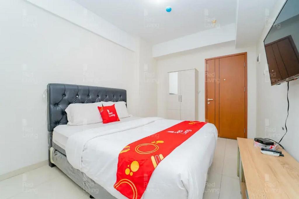 Депок: RedLiving Apartemen Green Lake View Cimanggis - WIN Property