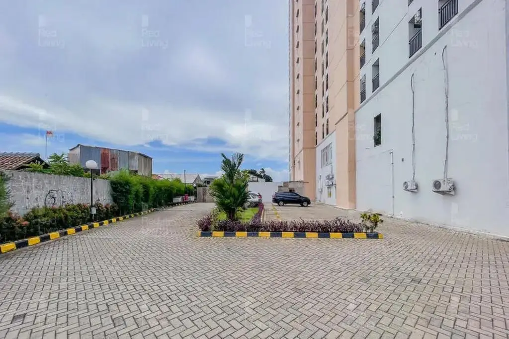 Депок: RedLiving Apartemen Green Lake View Cimanggis - WIN Property