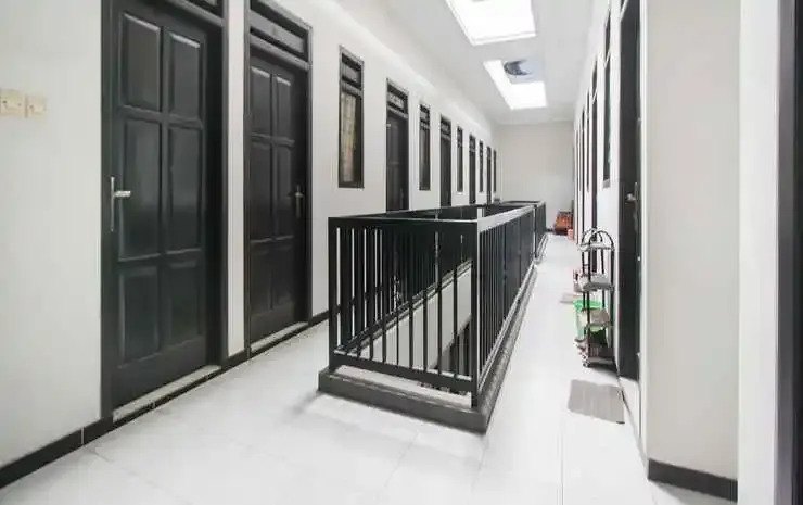 Маланг: SPOT ON 90902 Marhaban Guesthouse Syariah