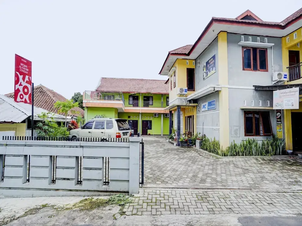 Кунинган: Vaccinated Staff - OYO II3676 Wisma Al-fahmi Syariah