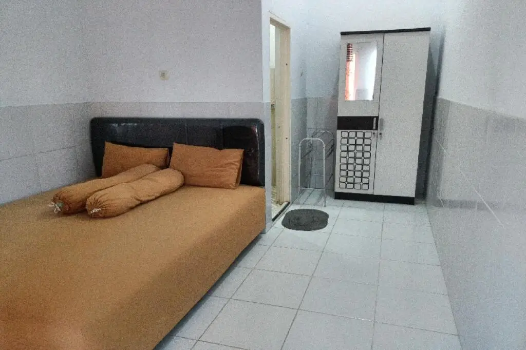 Сурабая: OYO 90663 Valencia Kost