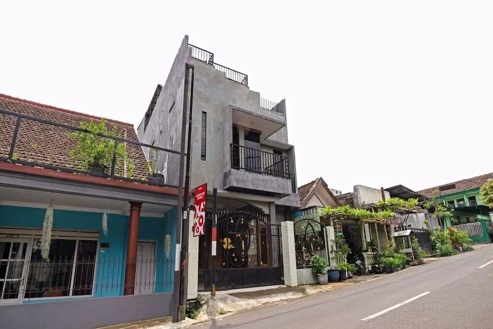OYO 90737 Losmen Aini Syariah — фото 1