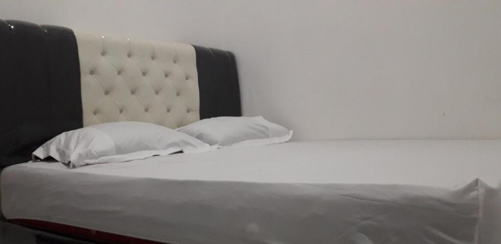 Караванг: OYO 90939 Guesthouse Yansen Residence
