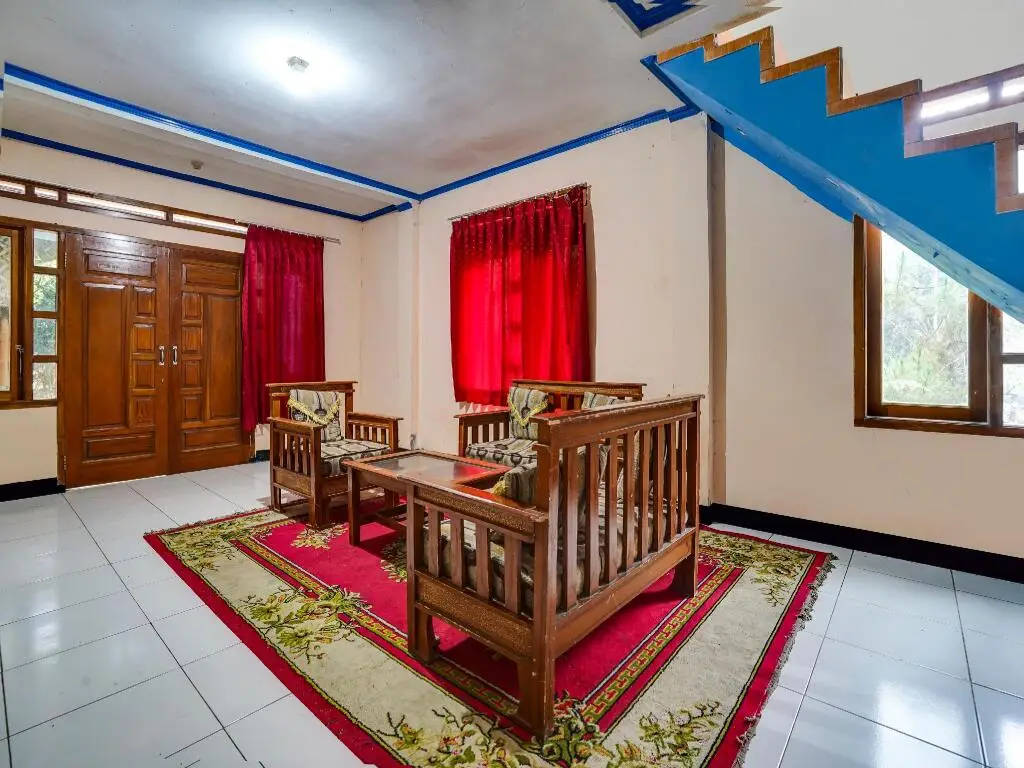 Паромпонг: OYO Homes 90915 Eco Tourism Desa Cihanjuang Rahayu Ciwangun Indah Camp Villas