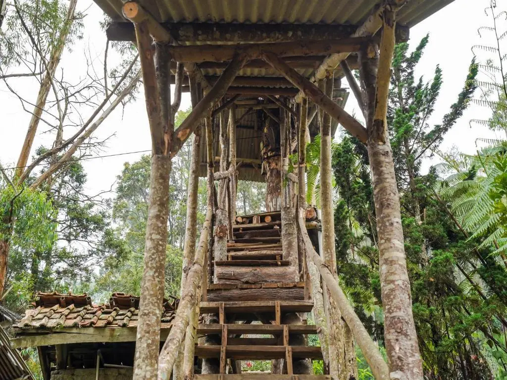 Паромпонг: OYO Homes 90915 Eco Tourism Desa Cihanjuang Rahayu Ciwangun Indah Camp Villas