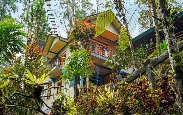 Паромпонг: OYO Homes 90915 Eco Tourism Desa Cihanjuang Rahayu Ciwangun Indah Camp Villas