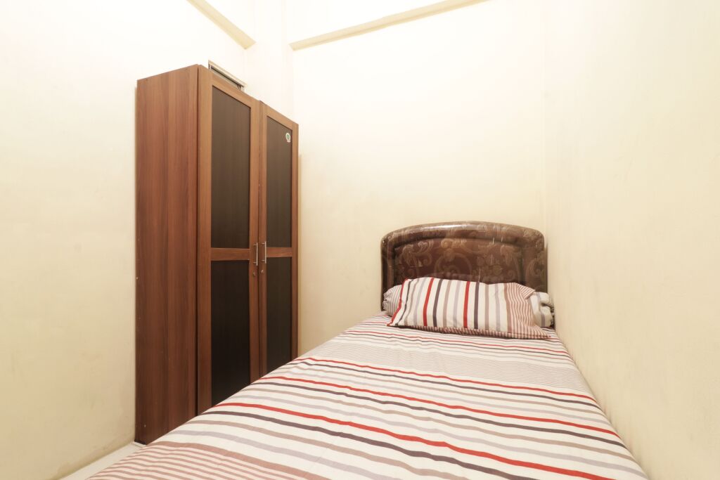 Джакарта: Daddy's Room Apartemen City Park by ZUZU