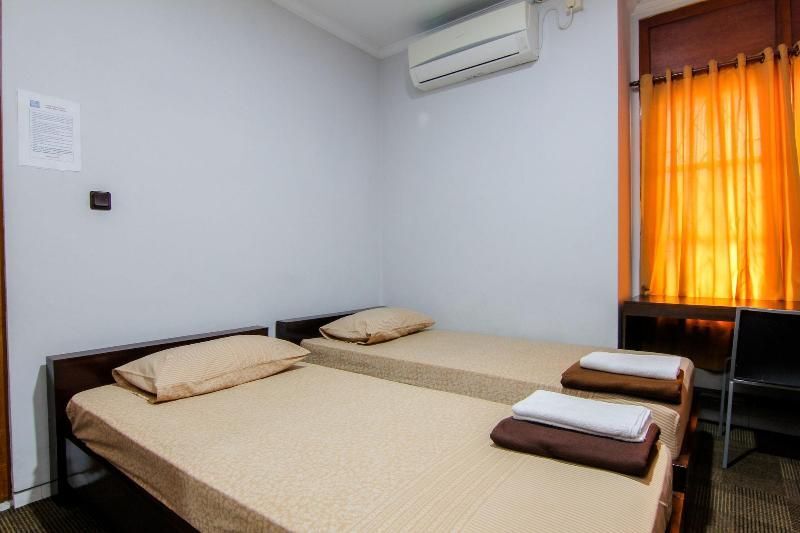 Депок: Embe Enem Homestay by ZUZU