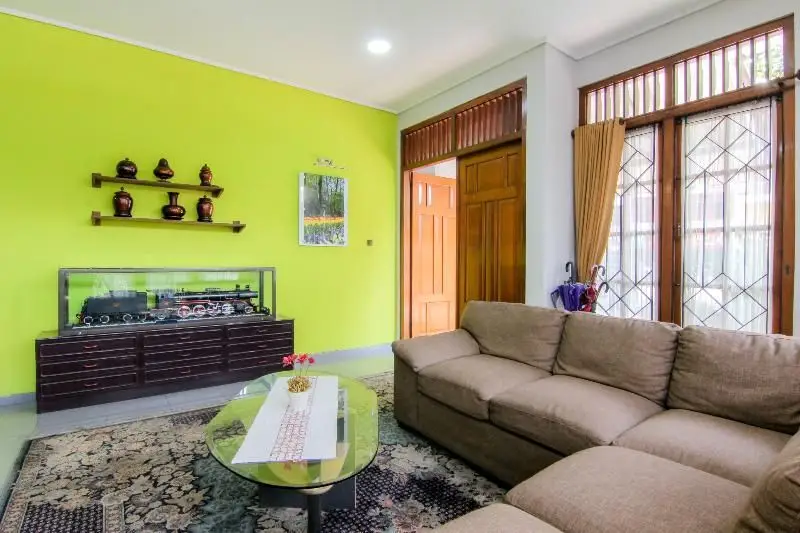 Депок: Embe Enem Homestay by ZUZU