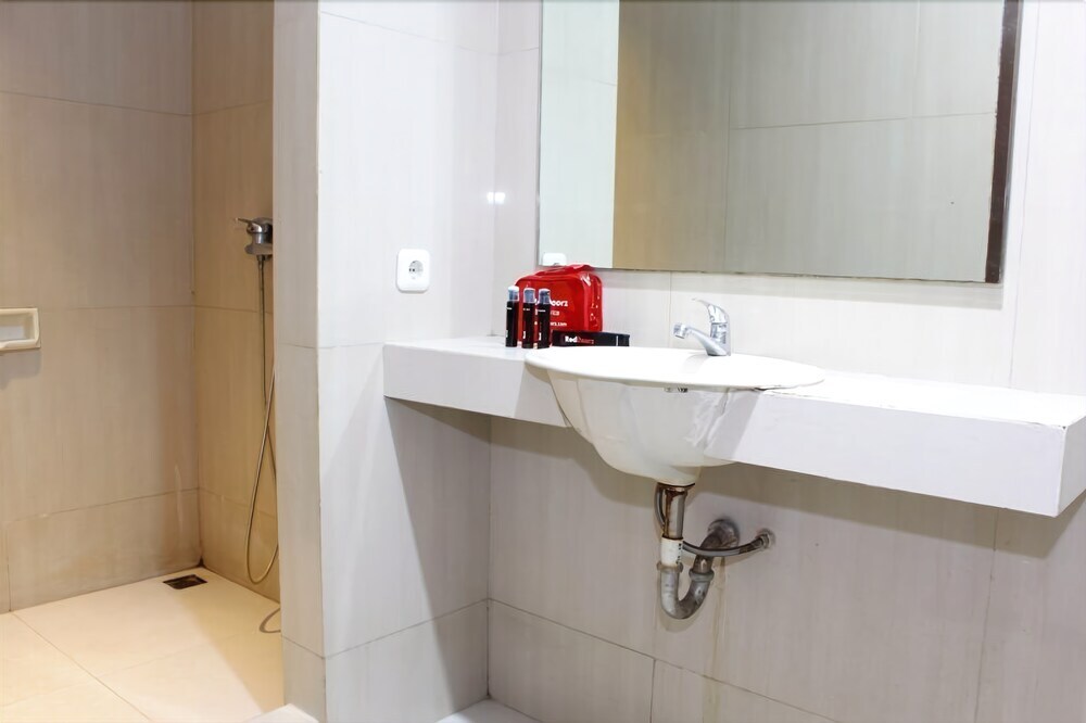Сурабая: RedDoorz near Balai Kota Surabaya