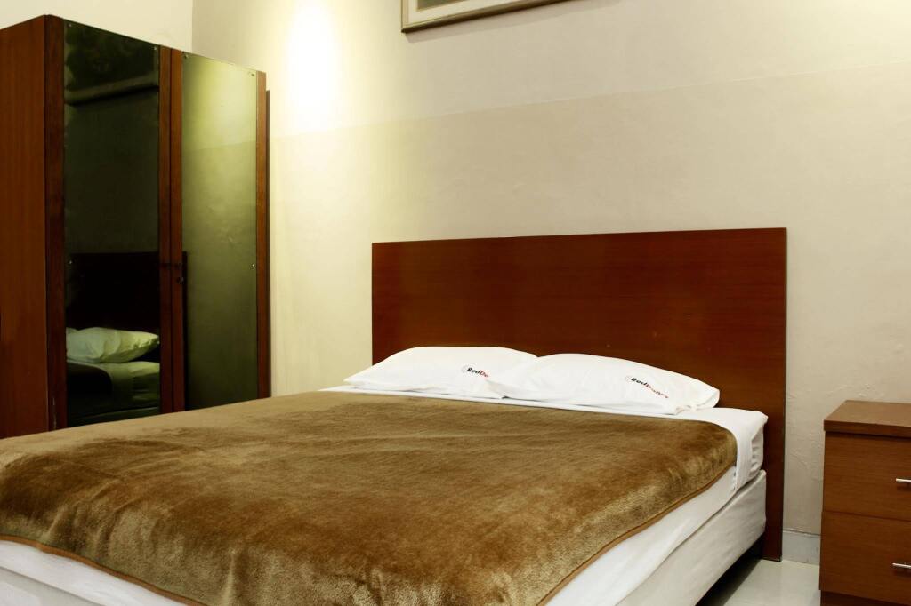 Сурабая: RedDoorz near Balai Kota Surabaya