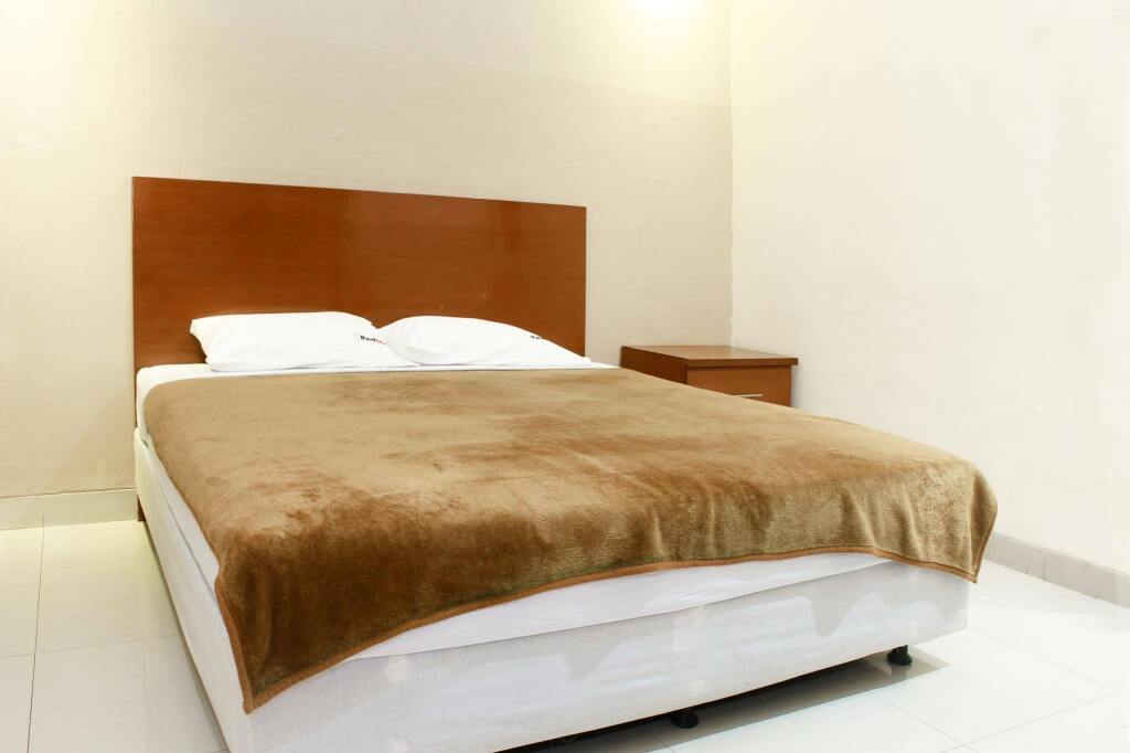 Сурабая: RedDoorz near Balai Kota Surabaya