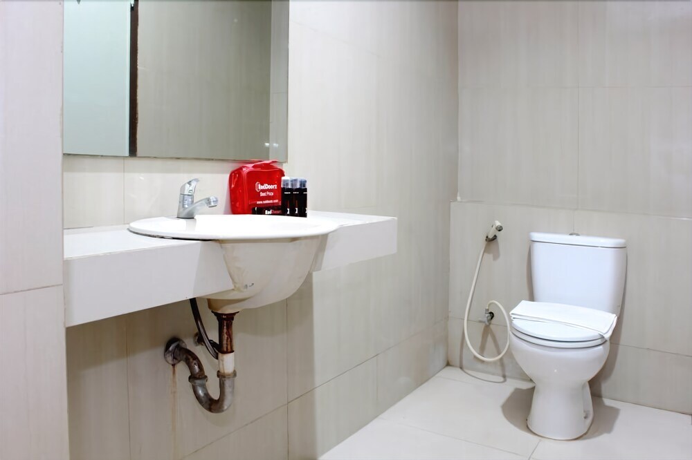 Сурабая: RedDoorz near Balai Kota Surabaya
