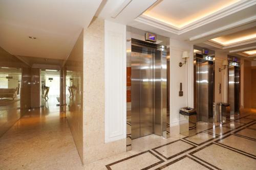 Джакарта: The Mansion At Dukuh Golf Kemayoran Apartment Tower Bellavista 1