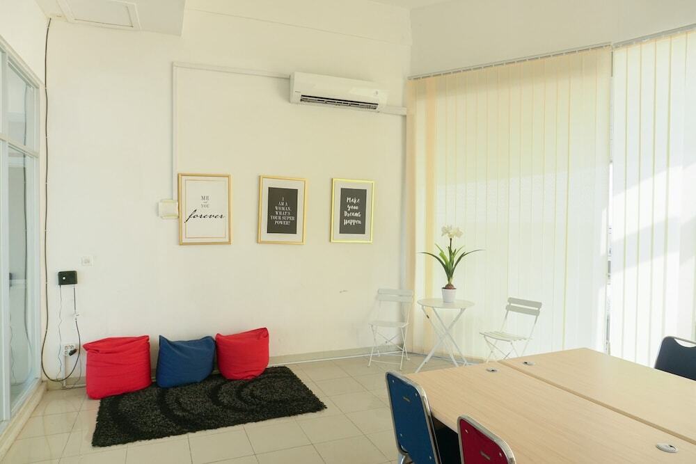 Депок: Strategic Studio Room Park View Condominium Apartment
