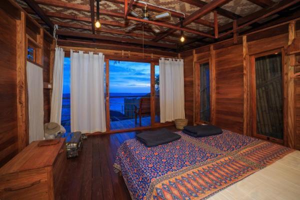 Бира: Tevana House Reef