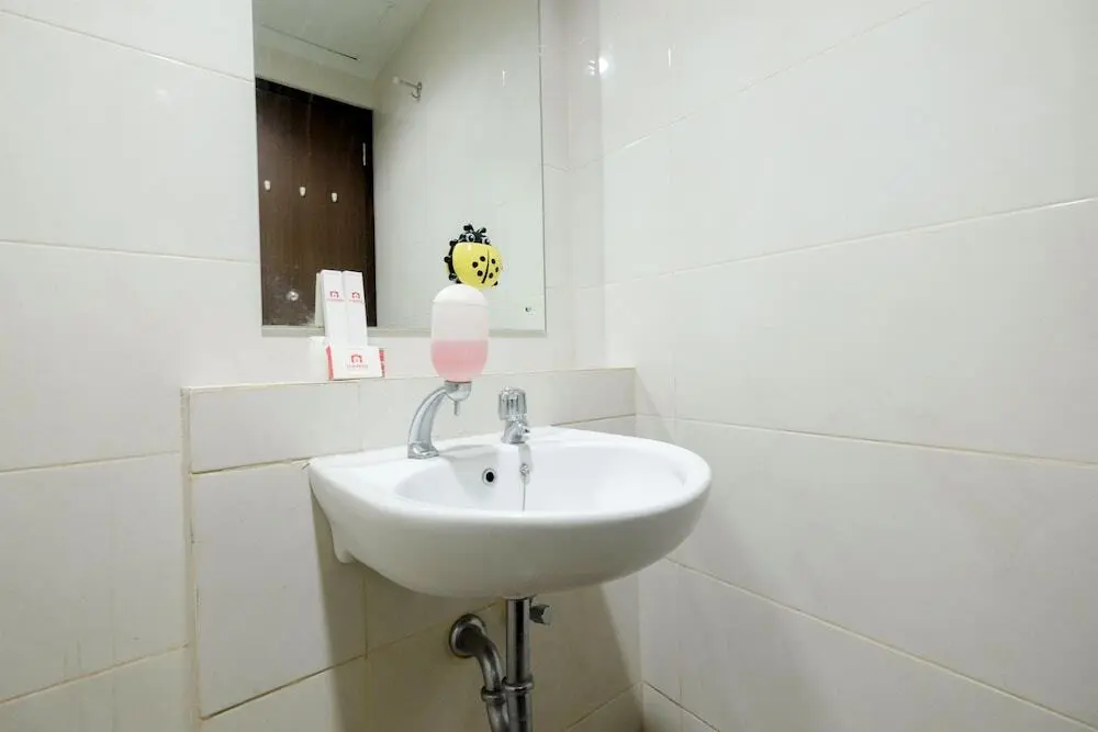Бекаси: Homey Studio Apartment @ Grand Dhika City