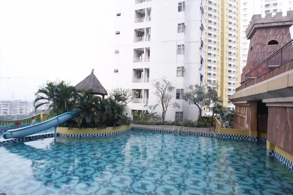 Тангеранг: Modern Studio Room at Grand Serpong Apartment By Travelio