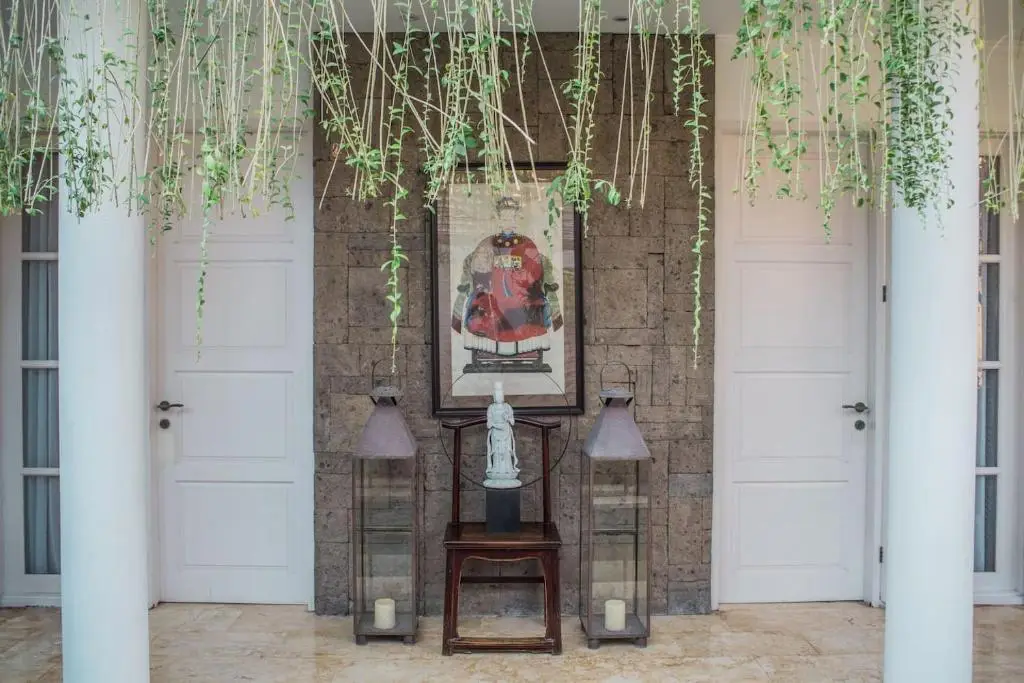 Кута: Mosan House - unique art-filled gem in perfect location a short walk from the beach or Seminyak Square