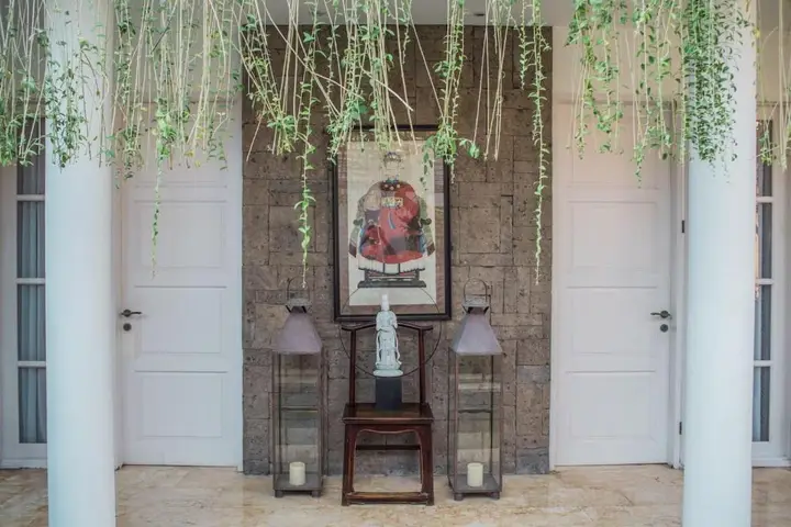 Кута: Mosan House - unique art-filled gem in perfect location a short walk from the beach or Seminyak Square