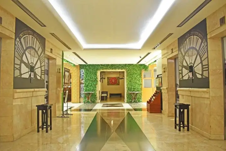 Сурабая: Surabaya Suite Hotel