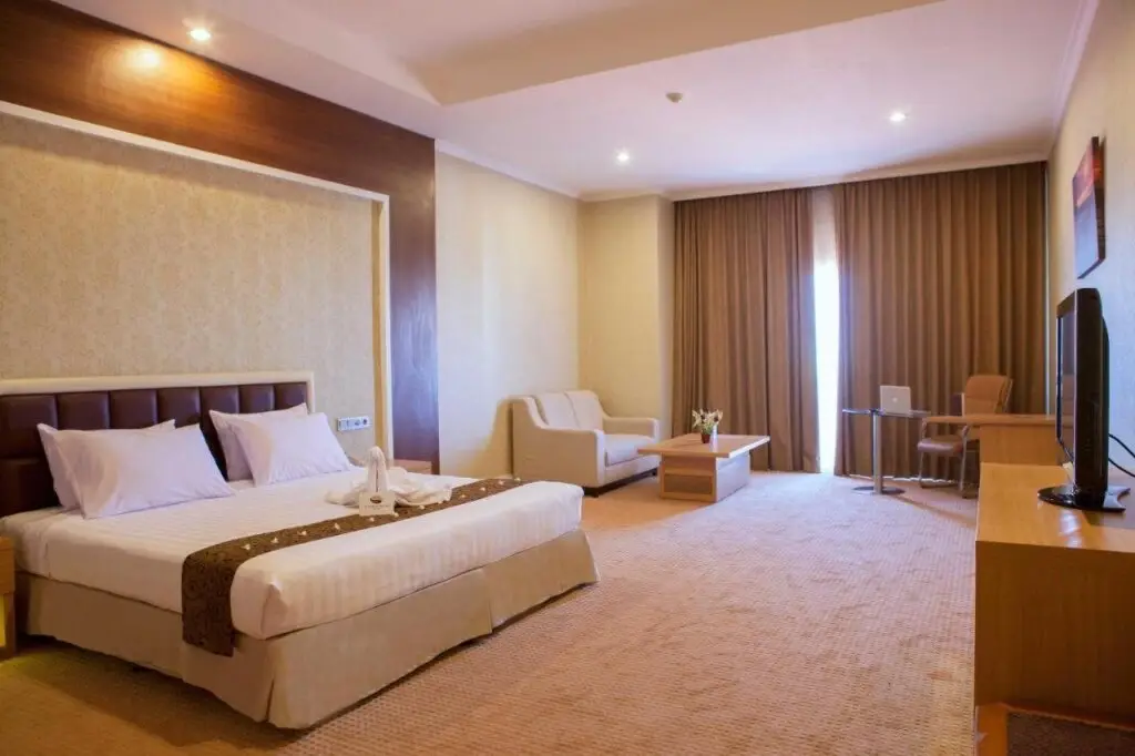 Сурабая: Surabaya Suite Hotel