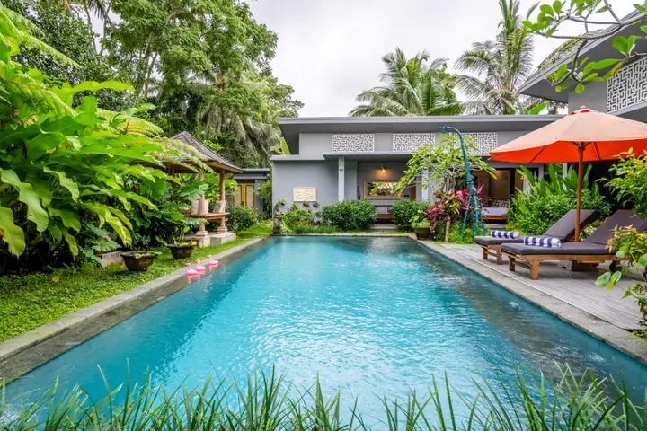 Убуд: Вилла Chakola with Koi Pond