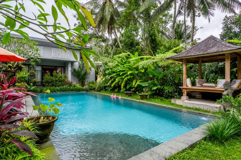 Убуд: Вилла Chakola with Koi Pond