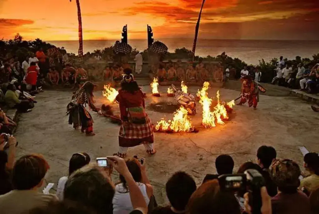 Унгасан: Mamo Bali Uluwatu
