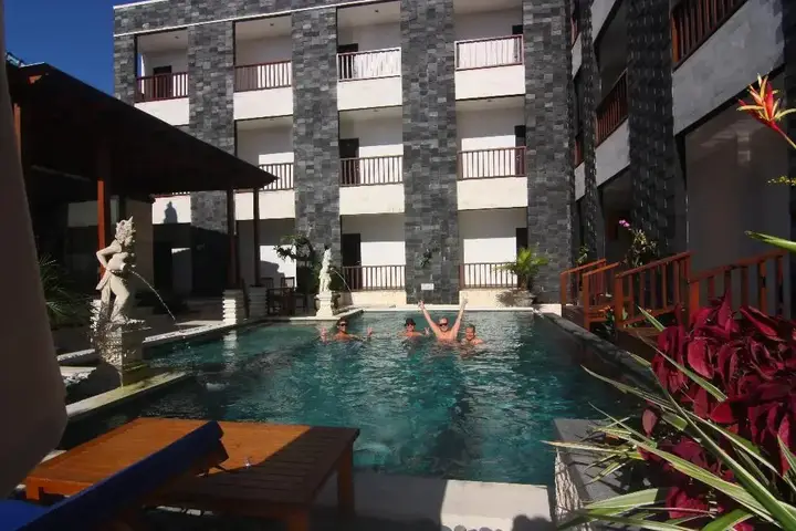 Унгасан: Mamo Bali Uluwatu