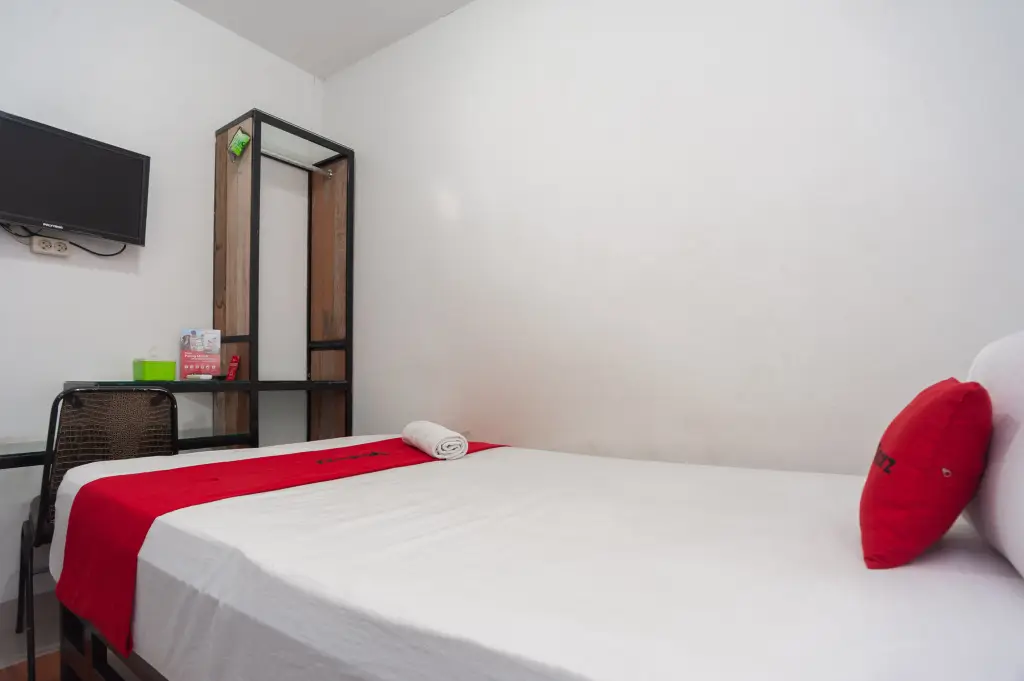 Джамби: Reddoorz Near Jembatan Makalam