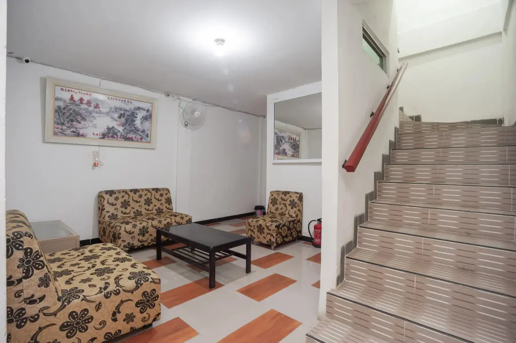 Джамби: Reddoorz Near Jembatan Makalam