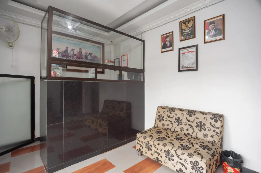 Джамби: Reddoorz Near Jembatan Makalam