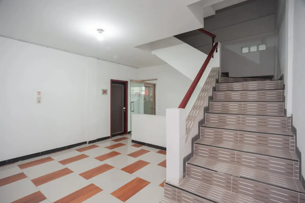 Джамби: Reddoorz Near Jembatan Makalam