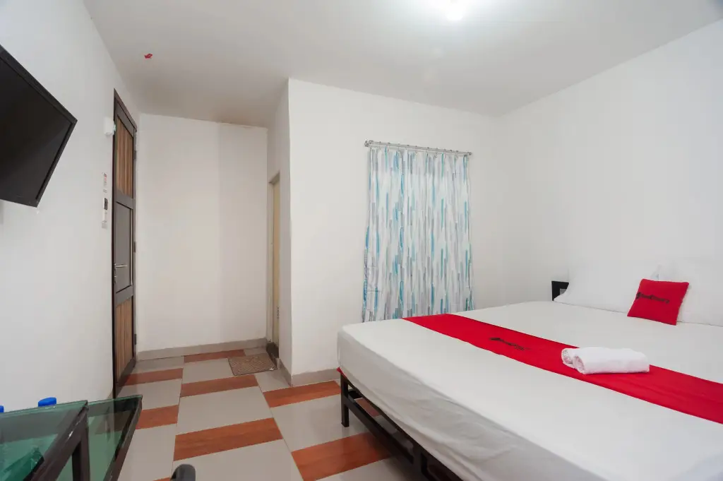 Джамби: Reddoorz Near Jembatan Makalam