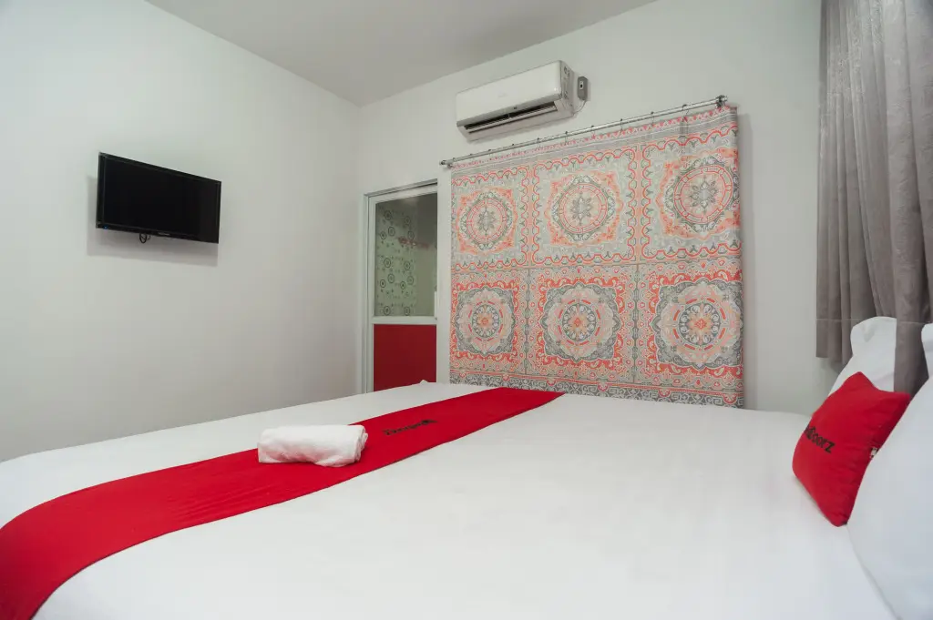Джамби: Reddoorz Near Jembatan Makalam
