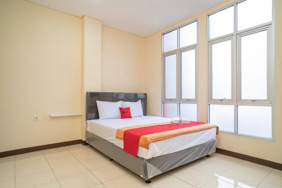 Тангеранг: RedDoorz near Stasiun Tangerang