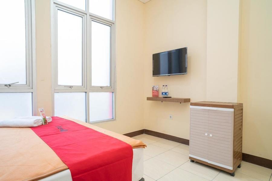 Тангеранг: RedDoorz near Stasiun Tangerang