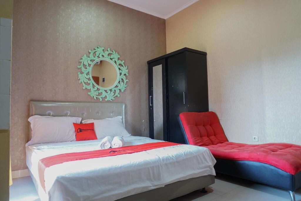 Джакарта: RedDoorz near Kemang Square