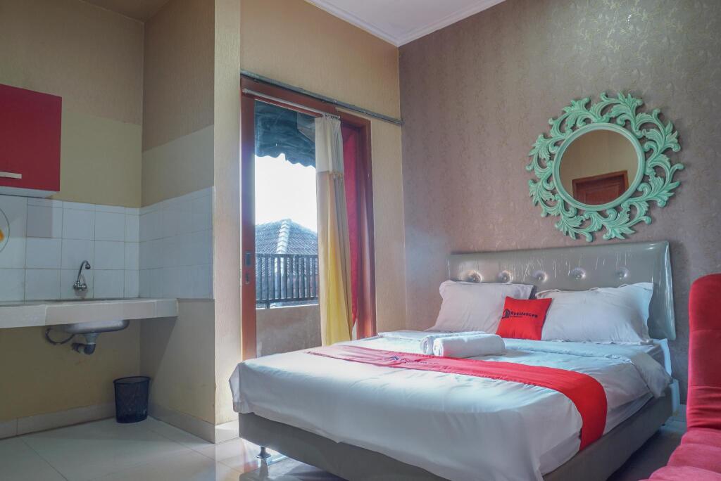 Джакарта: RedDoorz near Kemang Square