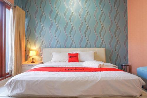 Джакарта: RedDoorz near Kemang Square