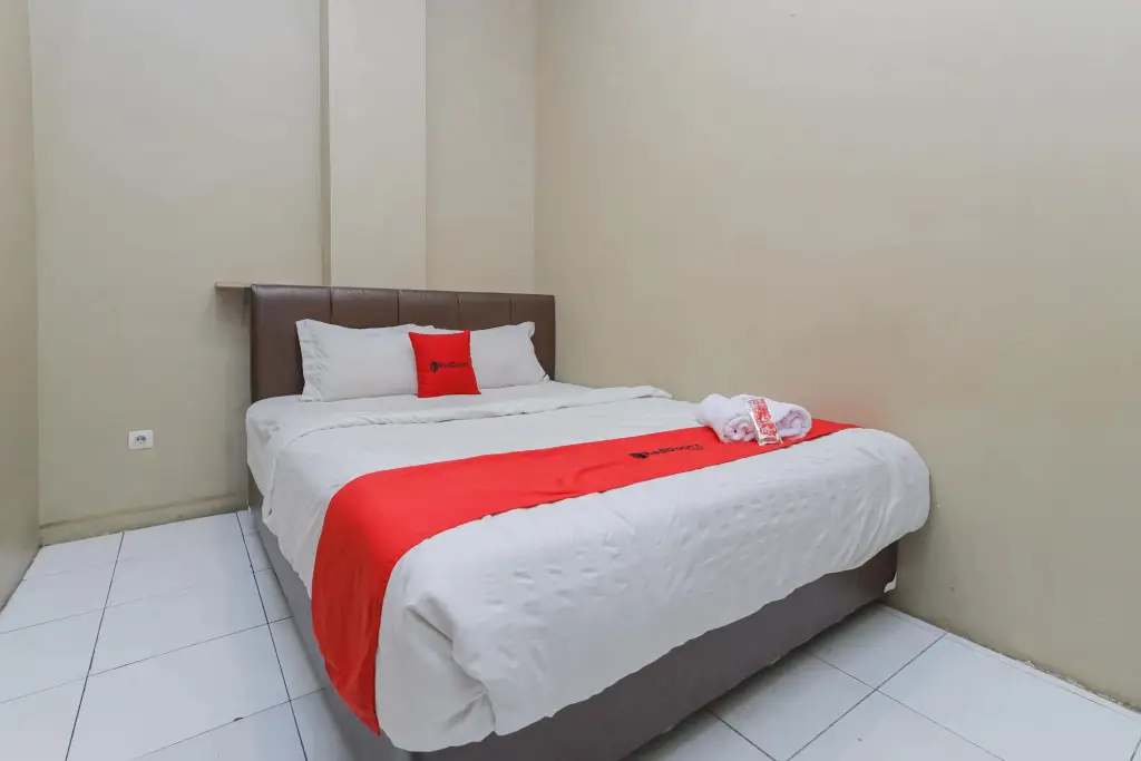 Сурабая: RedDoorz near BG Junction Surabaya