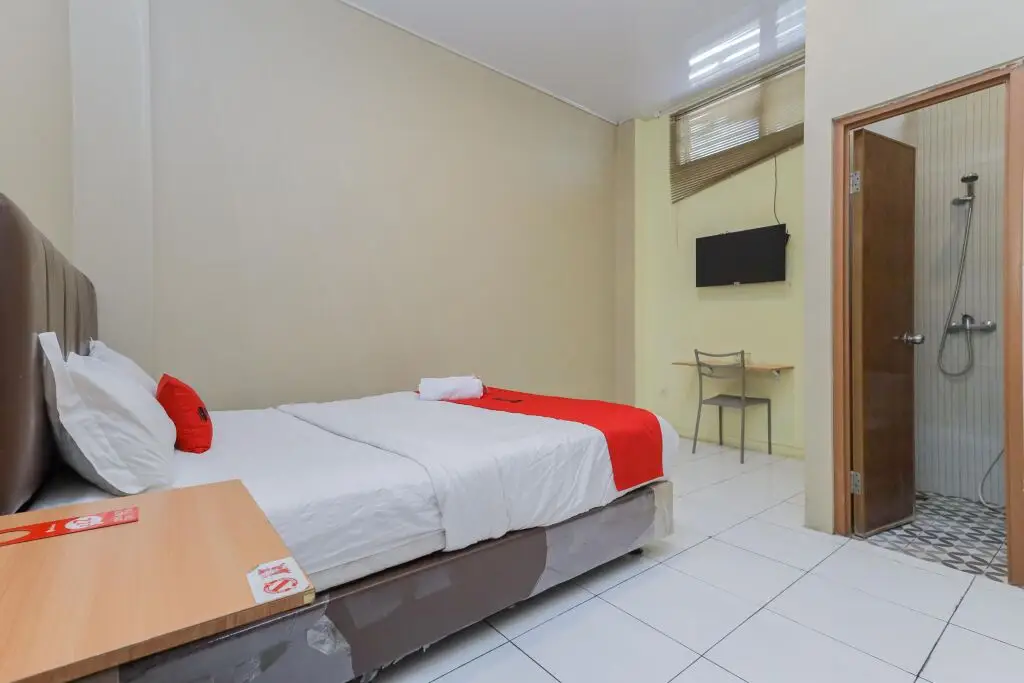 Сурабая: RedDoorz near BG Junction Surabaya