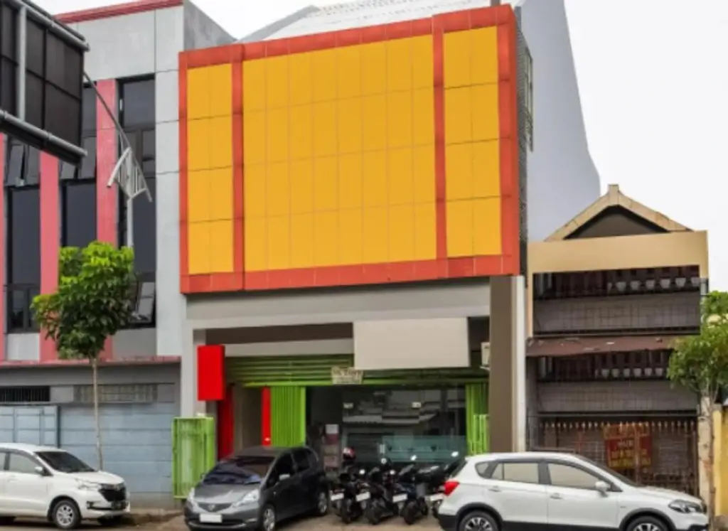 Сурабая: RedDoorz near BG Junction Surabaya