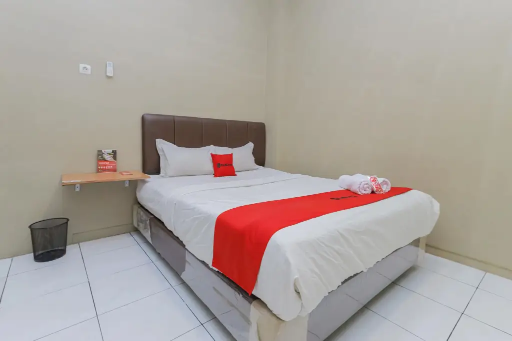 Сурабая: RedDoorz near BG Junction Surabaya